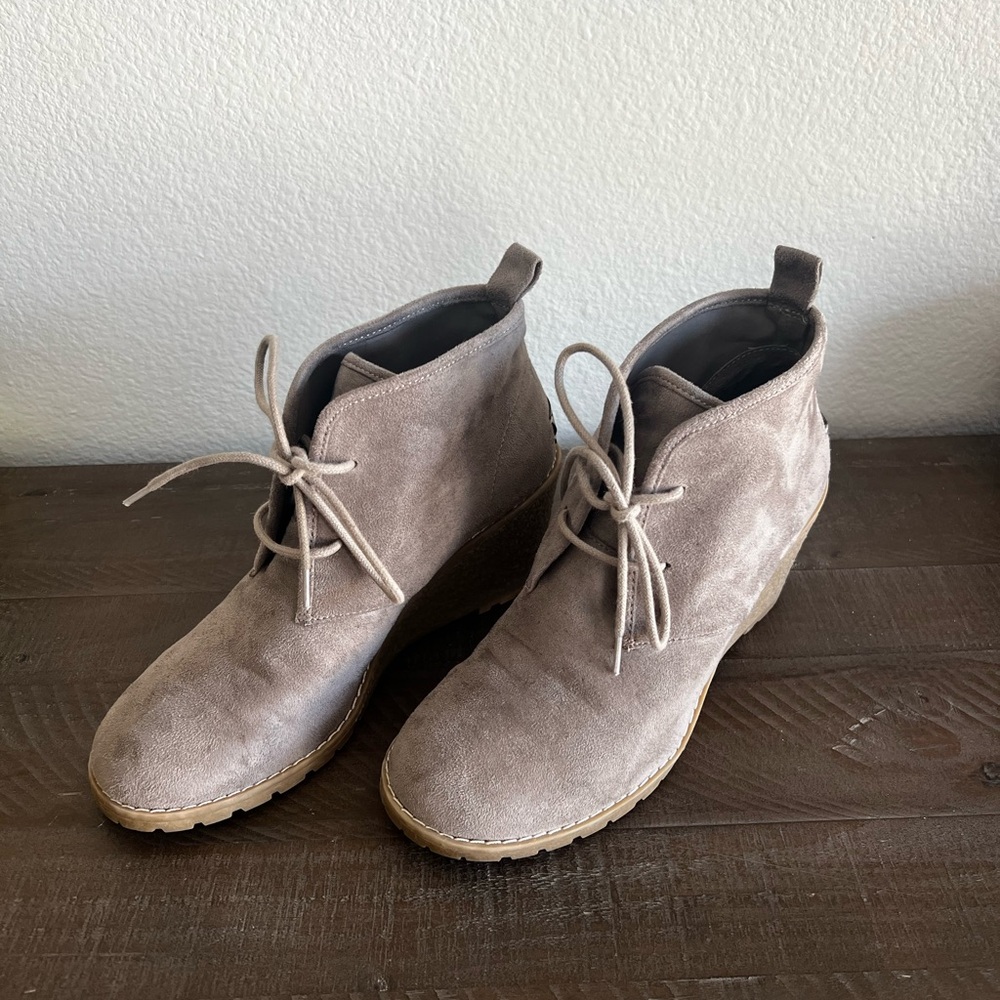 Bass Taupe Suede Boots